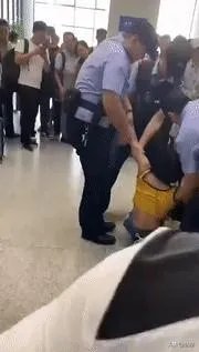 演员刘露大闹火车站被行拘,芒果TV致歉并宣布解约,对此公共人物你怎么看?