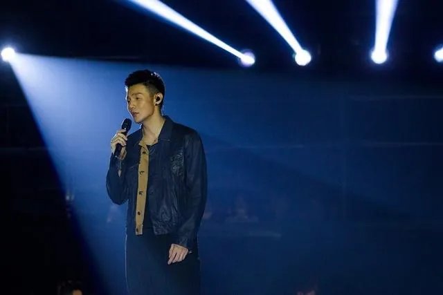 怎么评价李荣浩最新专辑《嗯》?