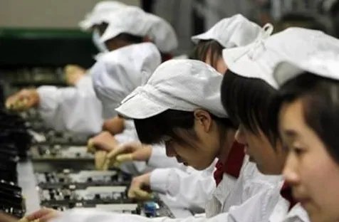 粗暴发工作证后,离职员工被同行派车秒接收,如何评价这骚操作?