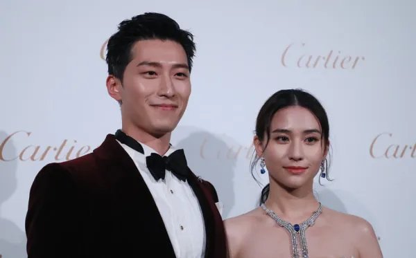 何超莲和窦骁迟迟不结婚,网友吐槽两人早晚要分,何超莲是如何霸气回怼的?
