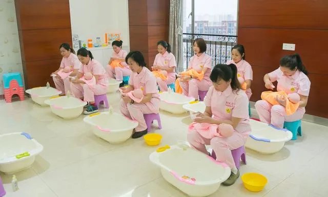 月嫂收入那么高,合理吗?
