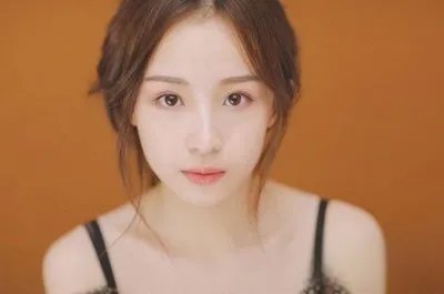 冯提莫干爹门事件怎么回事 陪大叔级的人物过夜