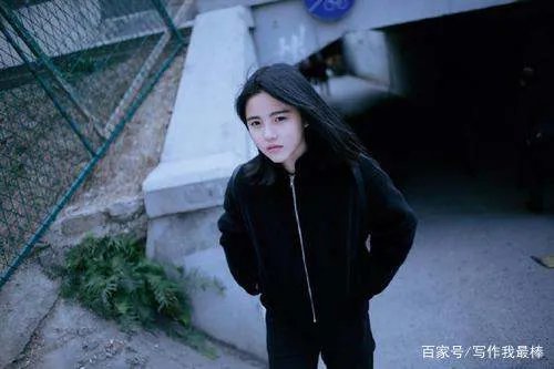 “花蛇”潘南奎只能沦落到靠酒吧打工为生,我们该如何看?