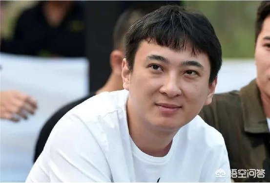 如何看待小智回应“给王思聪跪下一个小时”的传言,并且直播间爆粗口怒喷王思聪?