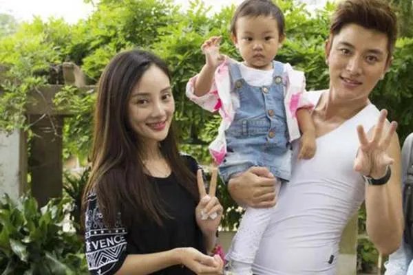贾乃亮晒合照祝甜馨生日快乐,为什么合照中只有父女俩?