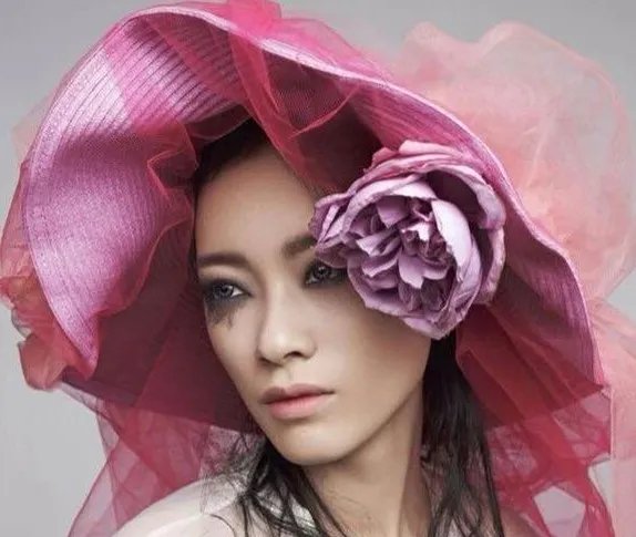 【图】晒中国超模李斯佳照片   看高挑迷人的好身材