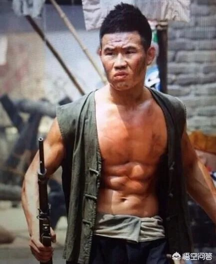 如何评价“小兵张嘎”扮演者在新歌MV《哥不是娘炮》中的造型？