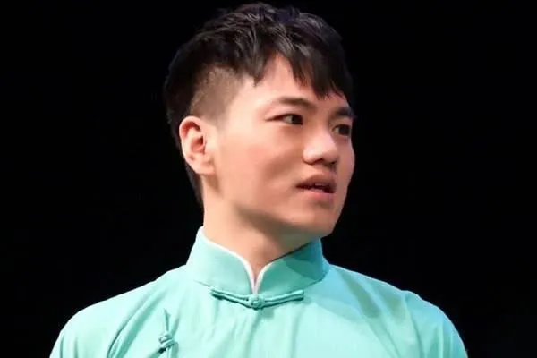 德云社演员齐退群,传刘九儒私联初二女生,是真的吗?