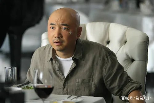 胖到像是怀胎7月孕妇的徐峥,是如何自我调侃的?