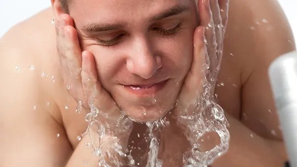 淡盐水洗脸有什么好处呢？淡盐水洗脸有哪些好处