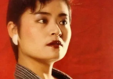 曾打败毛阿敏夺冠，被弟弟暴打失聪患抑郁症，后沦为保姆，她是谁？