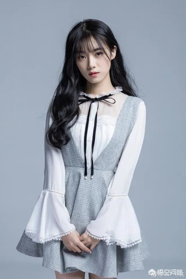 英雄联盟Rookie女友小钰被扒黑历史,曾抛弃重病男友还上过相亲节目,你怎么看?