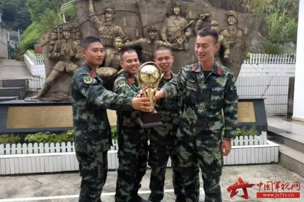 当兵后悔两年,不当兵后悔一辈子。 是什么意思??