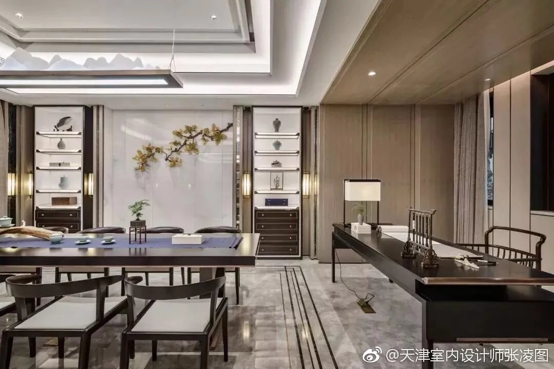 “留连戏蝶时时舞,自在娇莺恰恰啼。“唐朝诗人杜甫一首《江畔独...