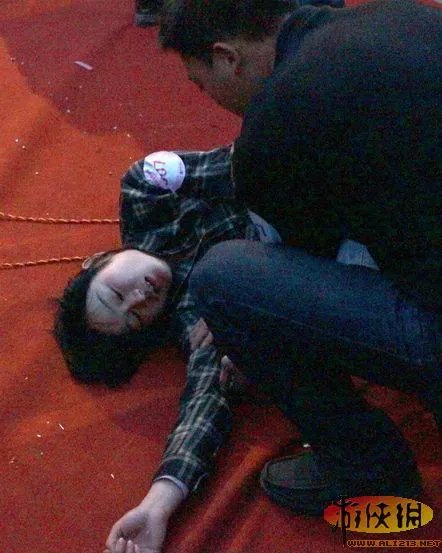 “接吻”马拉松?合肥上演接吻大赛多人晕倒