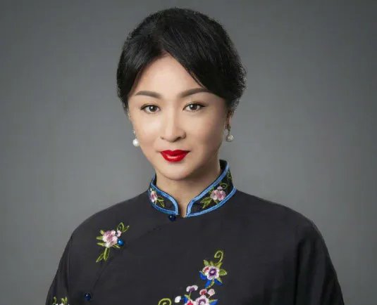 金星老公被问及如何解决生理问题时四字回应,网友:涨知识了。你怎么看?