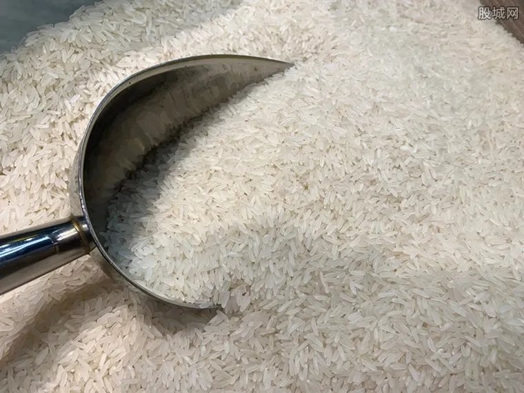 大爷大妈为领免费大米打架 因先后顺序引发谩骂互殴