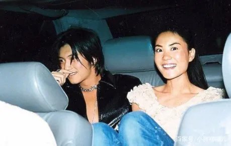 终于忍不住了,谢霆锋本人回应与王菲生子的传闻,传闻究竟是真是假?