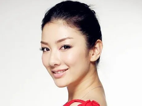 黄奕已经和前夫离婚很多年了，她现在过的这么样？