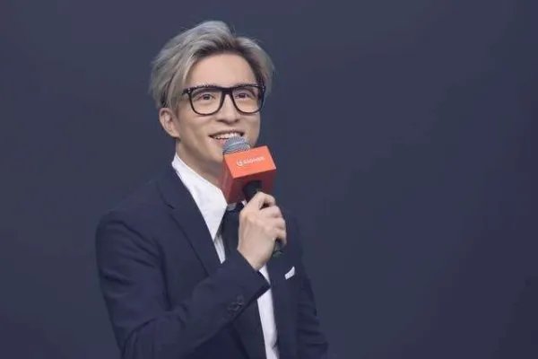 李小璐重新关注薛之谦,难道重归于好了吗?
