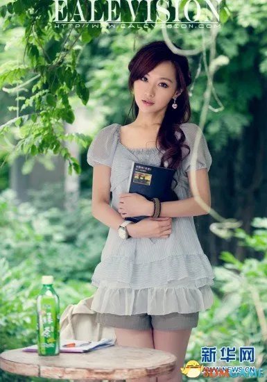 深大校花温健婷新旧照片对比:青涩退去变优雅