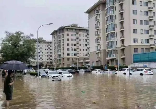 北京巨型雨幕从天而降,多地已出现积水倒灌,当地采取了哪些举措?