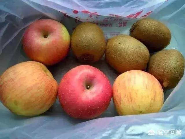 买了一箱齐峰奇异果,放了两天了还是硬的,怎么才能比较快的催熟?