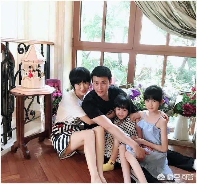 有哪些明星的孩子和他们长得很像?
