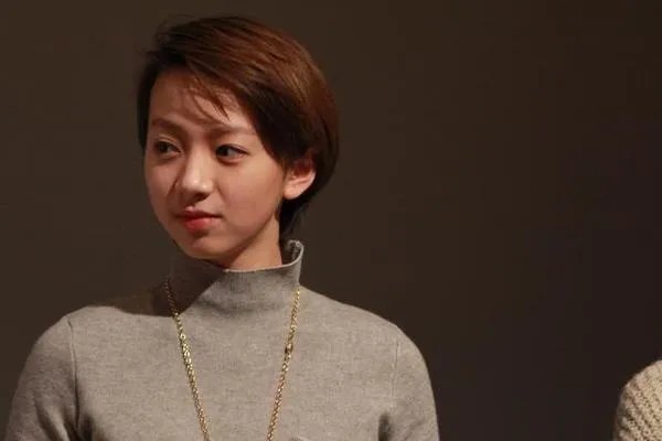 姜文这么骄傲的人,为什么会被老婆周韵“拿”得死死的?
