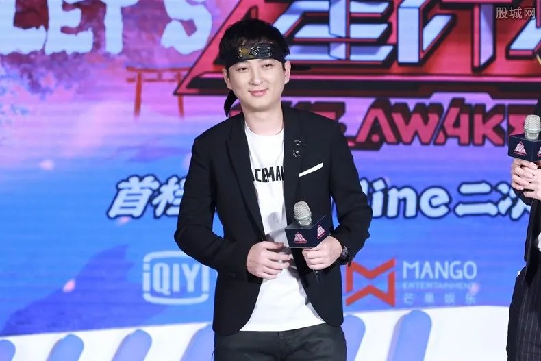 王思聪现身音乐节 赔了20亿元依旧潇洒