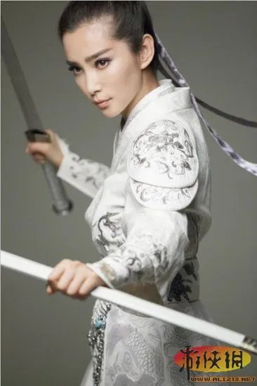 李冰冰代言造型神似小龙女 网友称完爆陈妍希