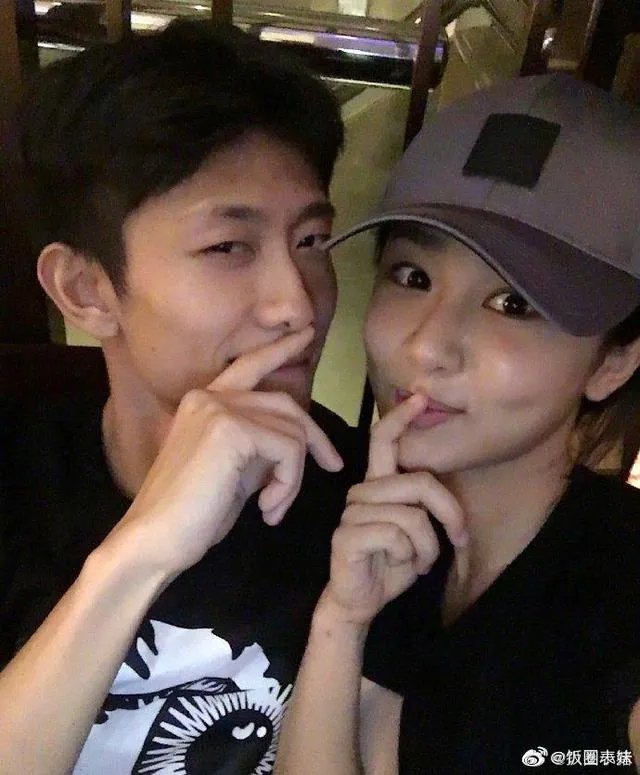 如何看待”杨紫为张一山庆生的文案“,一山曾宣称:愿为你背叛全世界,相爱就那么难吗?