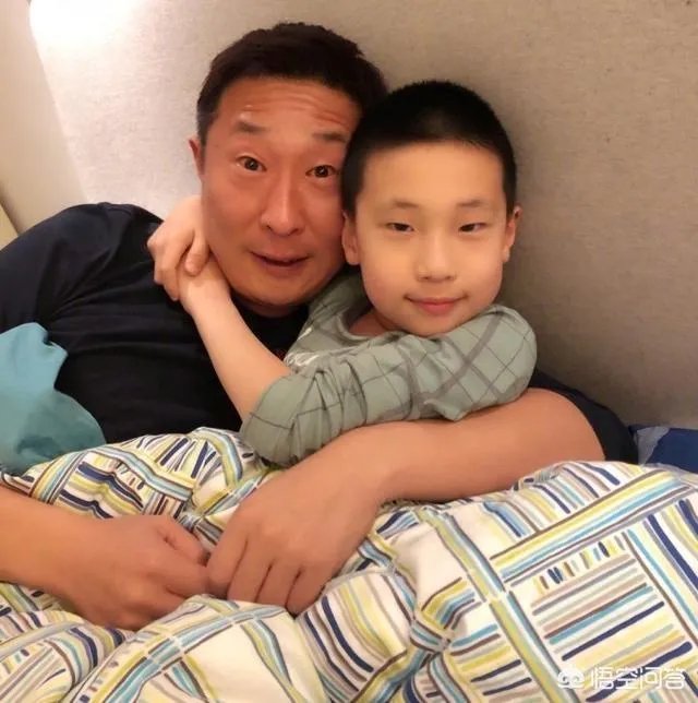 有哪些明星的孩子和他们长得很像?