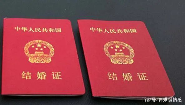 情侣领完证后,说好的彩礼男方却反悔了,女子当场撕了结婚证,你怎么看?
