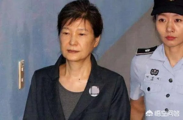 李明博与朴槿惠在去年和今年同一时段被提请逮捕, 是巧合还是故意?