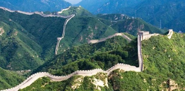 为什么长城建在崇山峻岭?