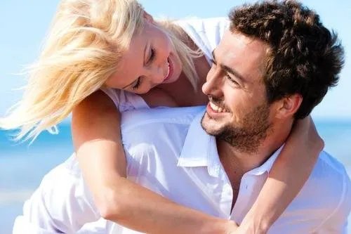 张伦硕为什么跟离过婚而且年龄比自己大的钟丽缇结婚?