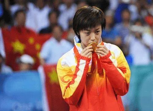 张怡宁为什么早早退役?