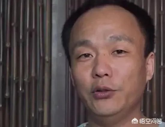 “我丑我高傲”的男子求爱4年，被拒8万次，你觉得他的“高傲”还有必要继续吗？