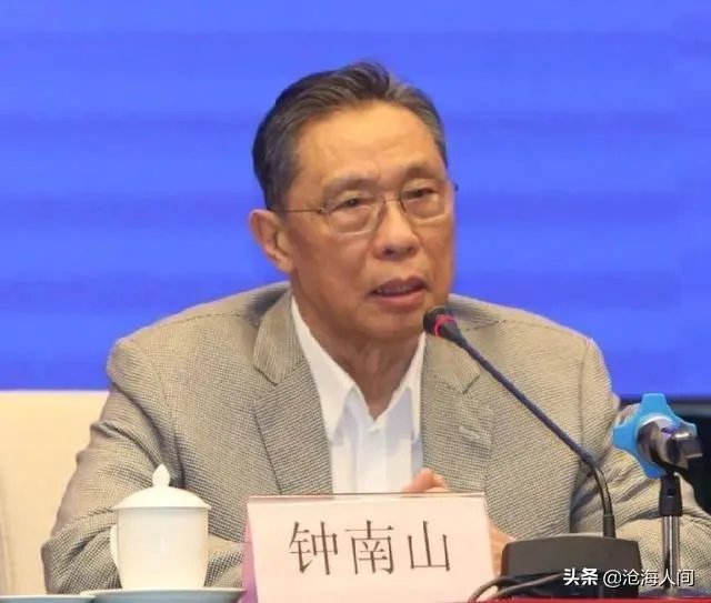 雾鲁木齐的原因