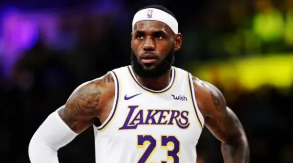 NBA哪些球员拥有最多的MVP奖杯?