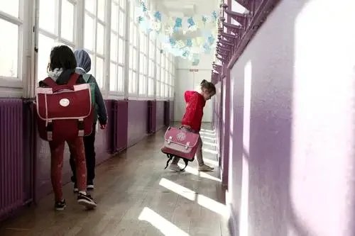 你如何看待法国宣布的校园卫生新规？