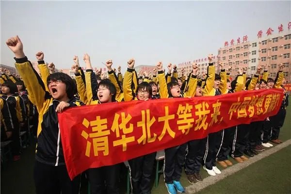 曾经的“超级中学”黄冈中学闻名全国，究竟是何原因导致跌下神坛？