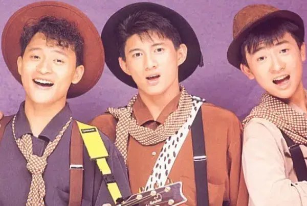 小虎队出道31年再次同框引发青春回忆杀,他们的哪些歌曲是你的童年回忆?