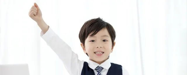 成语惨绿少年原指穿绿衣服的少年现在通常指