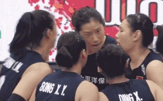女排战胜荷兰获九连胜,但为何比赛中朱婷怒吼队友,赛后全队没有庆祝,当时发生了什么?
