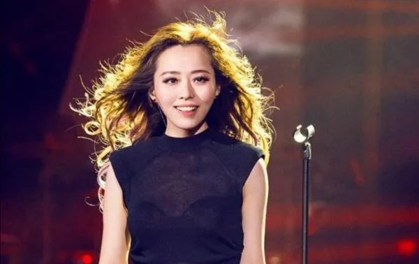 张靓颖太敢了，她的新歌Dear Jane Ⅱ歌词咋样？