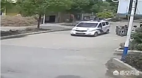 民警扶大妈被讹,大妈该得到谅解吗?