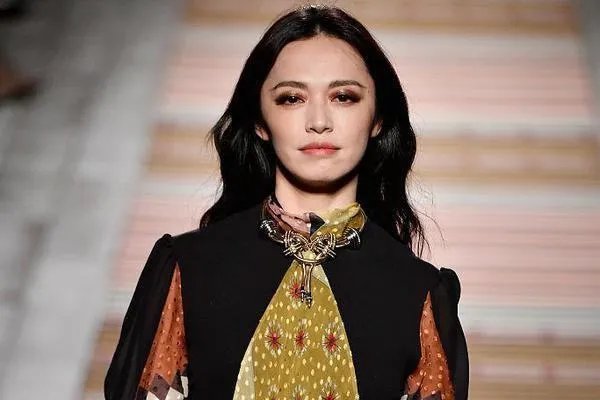 凌潇肃与姚晨结婚7年没生子,为何再婚后,两人纷纷生小孩?
