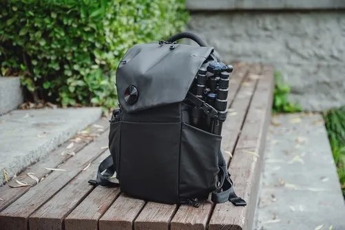 【有料评测】VSGO黑鹞评测：1299元全能摄影通勤双肩包